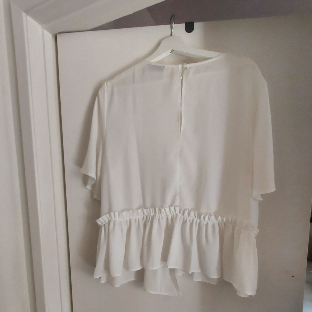 White top - Picture 2 of 2